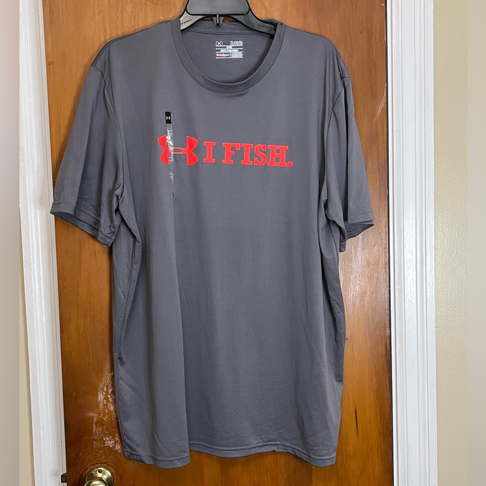 🆕 Under Armour Charcoal T-Shirt with Red Graphic. NWOT